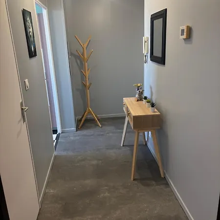 Apartment 5 Min Moulins Duplex -clim -wifi -borne D Arcade -garage 25 Min Le Pal