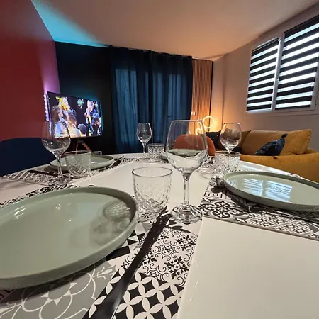 Apartment 5 Min Moulins Duplex -clim -wifi -borne D Arcade -garage 25 Min Le Pal