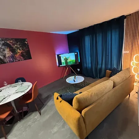 Apartment 5 Min Moulins Duplex -clim -wifi -borne D Arcade -garage 25 Min Le Pal Yzeure