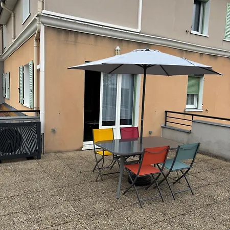 5 Min Moulins Duplex -clim -wifi -borne D Arcade -garage 25 Min Le Pal Apartment